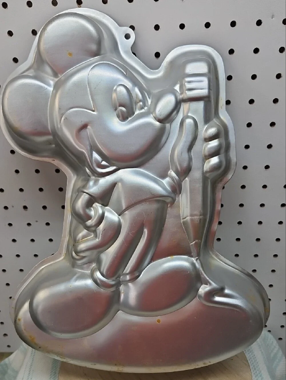 Wilton Mickey Mouse with Pencil Aluminum Cake Pan – 1983 - #502-2987